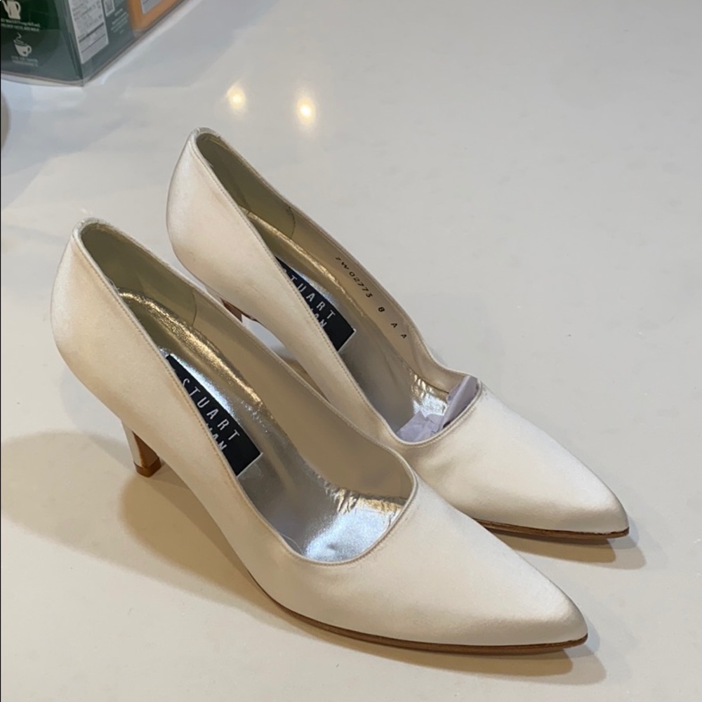 Vintage Stuart Weitzman white pointed toe pump